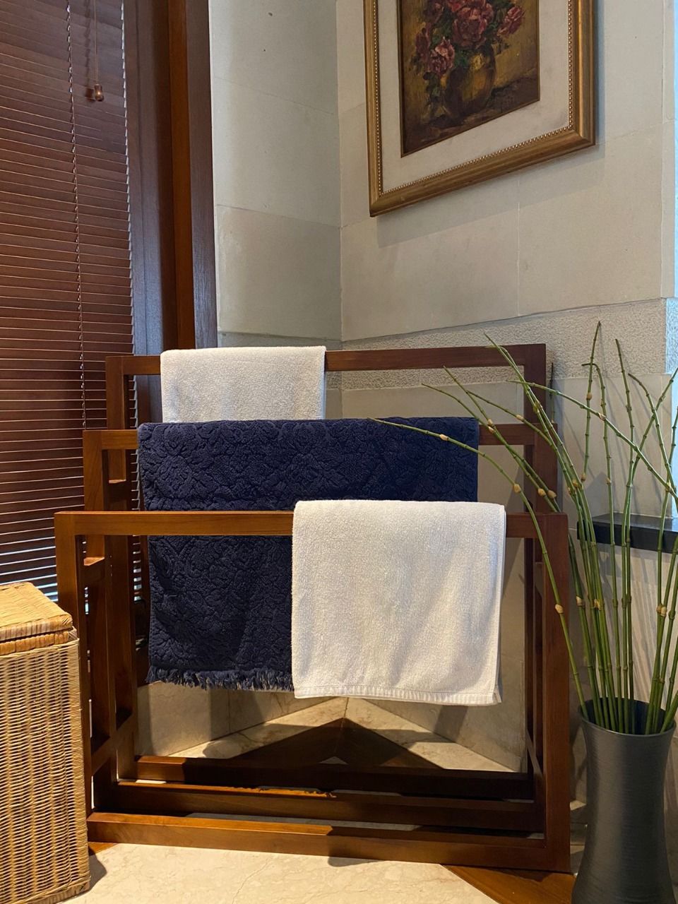 Customer photo review of Exclusive Tiered Teak Towel Rack