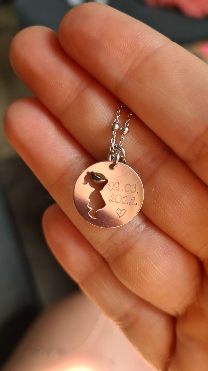 Customer photo review of Halskette mit Geburtsstein und Gravur "Mama"