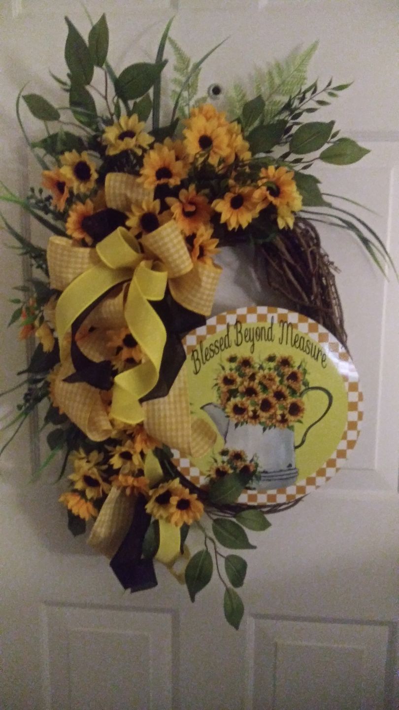 Customer photo review of 16" Oval Grapevine Wreath - DECOE-036