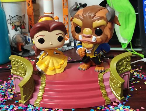 Customer photo review of FUNKO POP Disney moment : Formal Belle and Beast - Beauty and the Beast