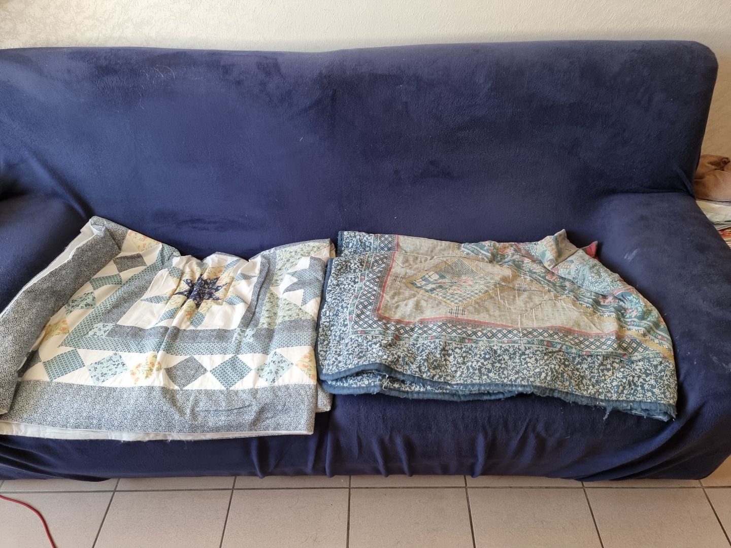 Customer photo review of Bleu marine - Housses en velours Extensibles de Fauteuil et Canapé