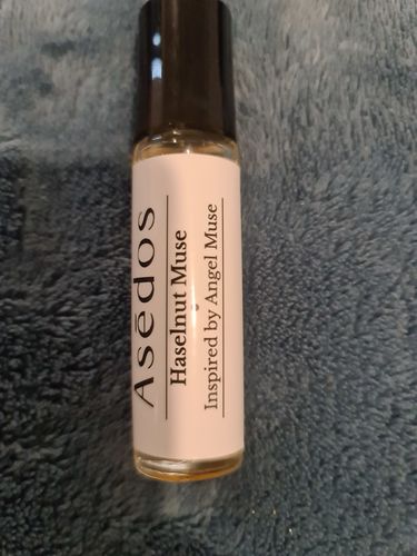 Customer photo review of HASELNUT MUSE PERFUME OIL