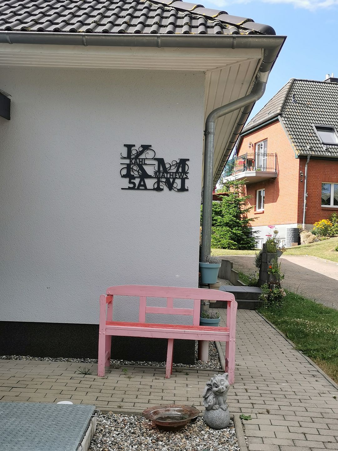 Customer photo review of Hausnummern-Monogramm zweizeilig mit Namensinitialien und kompletten Vor-und Nachnamen (personalisierbar)