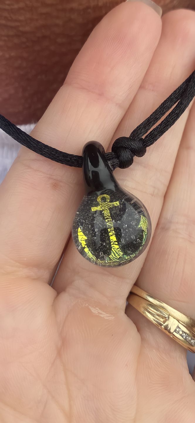 Customer photo review of Anchor Hologram Pendant with Infused Cremation Ash