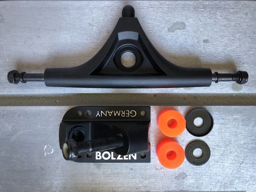 Customer photo review of Bolzen Trucks 155 mm 50º BlackBlack (set of 2 trucks)