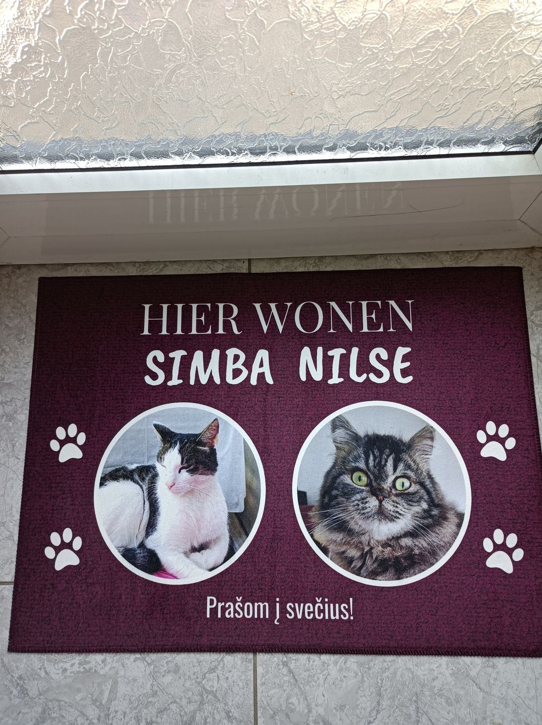 Customer photo review of Hier woont - Gepersonaliseerde huisdier deurmat
