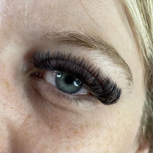 Customer photo review of SUPER FAST - 14D 0.04 PRO MADE RUSSIAN FANS PREPARED ON STRIPS