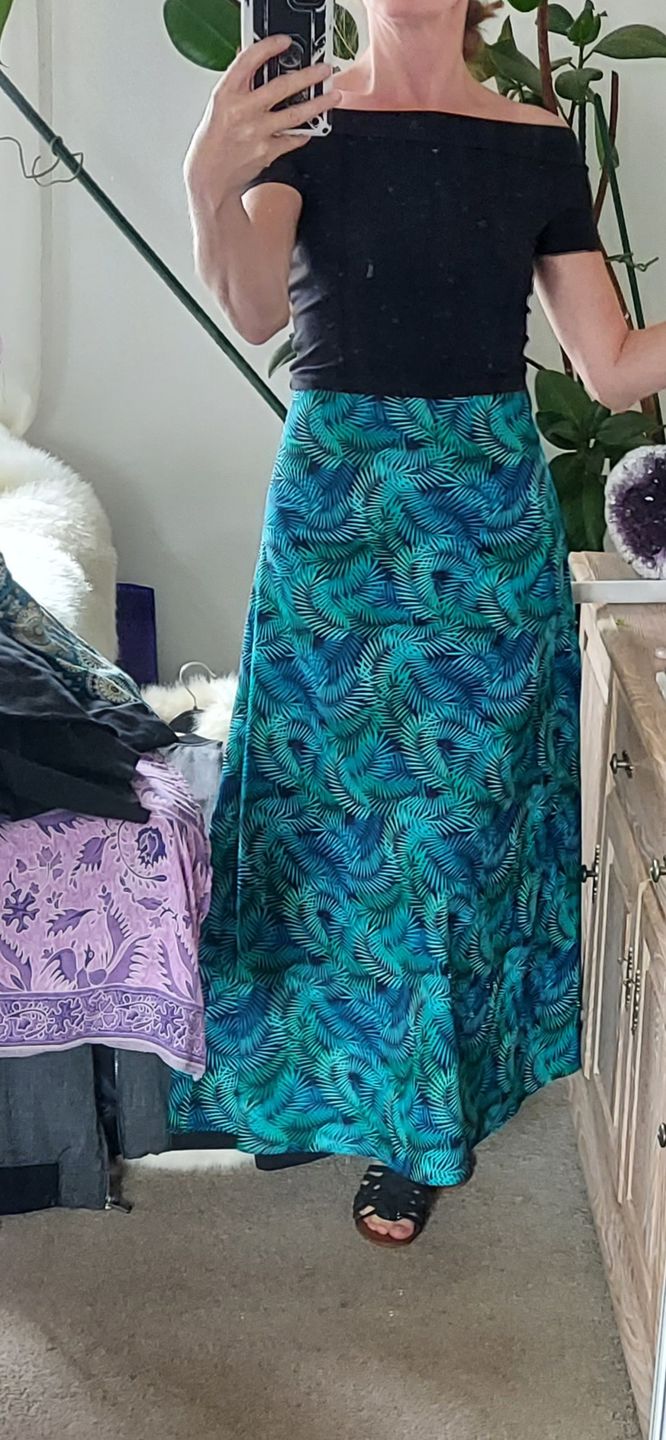 Customer photo review of Tropical Fern Leaves Rose & Hubble Cotton Poplin Fabric