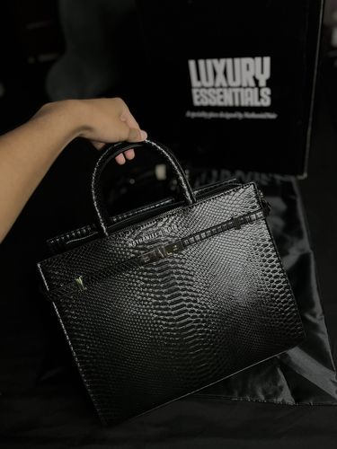 Customer photo review of The BOA belted jumbo (matte black)