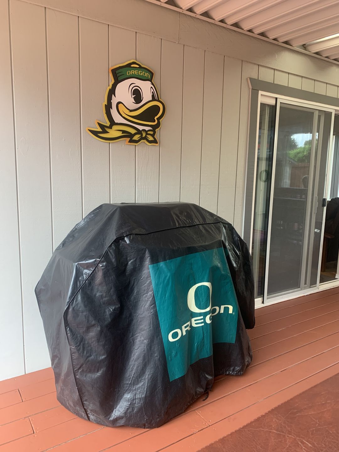 Customer photo review of Oregon Ducks 3D Vintage Metal Artwork