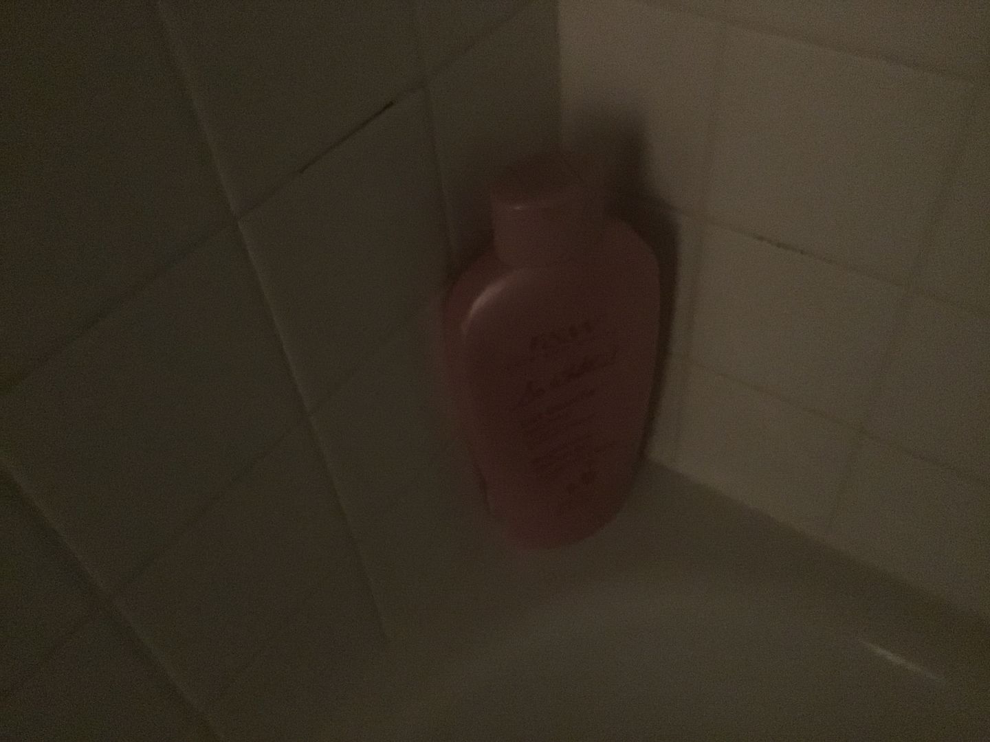 Customer photo review of Fair and White So White! Refreshing Shower Gel With Pomegranate And Melon Extracts (Jumbo-1000ml / 33.81 fl oz)