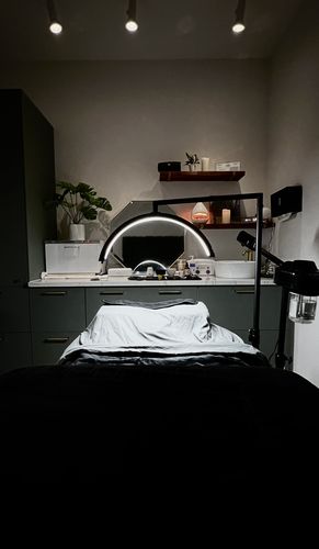 Customer photo review of CosmoGlo Original Light Bundle + Phone Clip