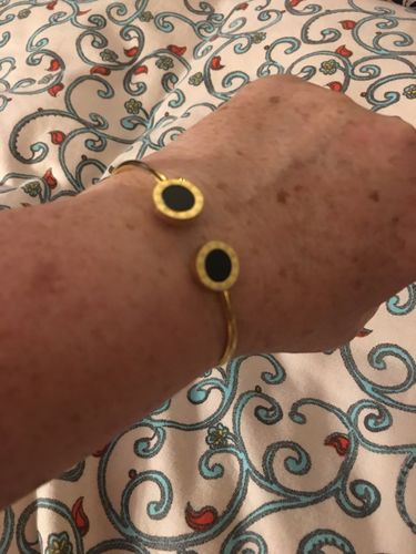 Customer photo review of Onyx Bangle Bracelet - Gold