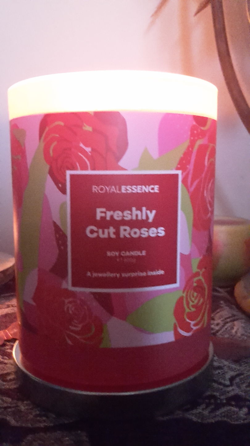 Customer photo review of Freshly Cut Roses (Candle)