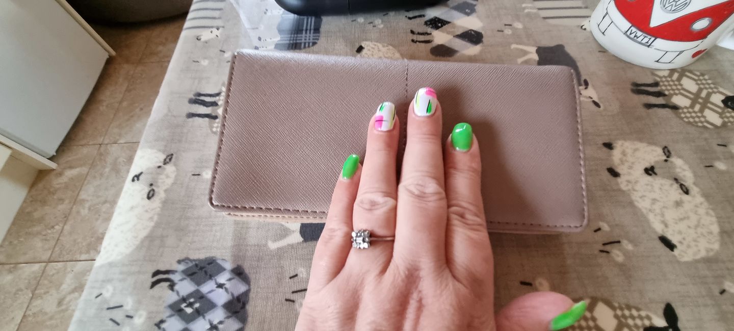 Customer photo review of Semilac 568 Neon Ruby UV Gel 7ml