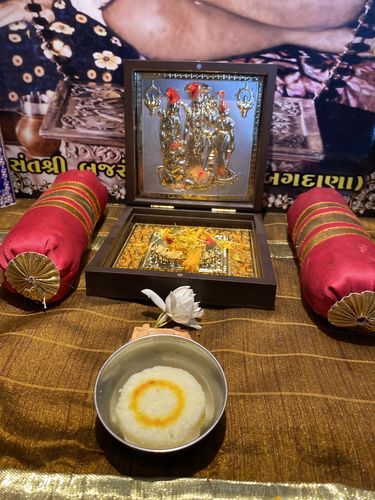 Customer photo review of Ram Parivar Gift Box 4x4