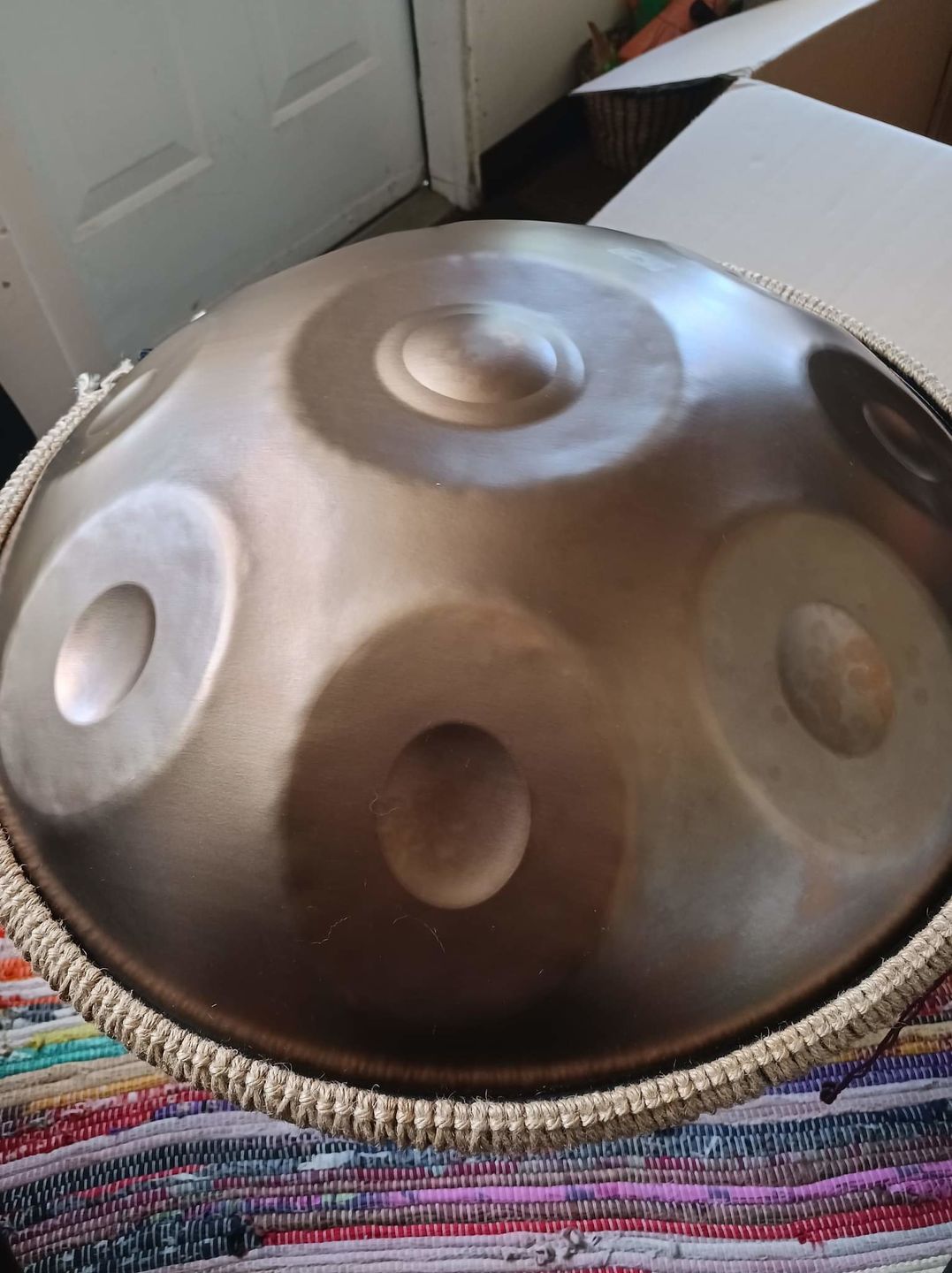 Customer photo review of AS TEMAN Handpan Pure Golden 9 Notes D Minor Scale Hangdrum with gift set