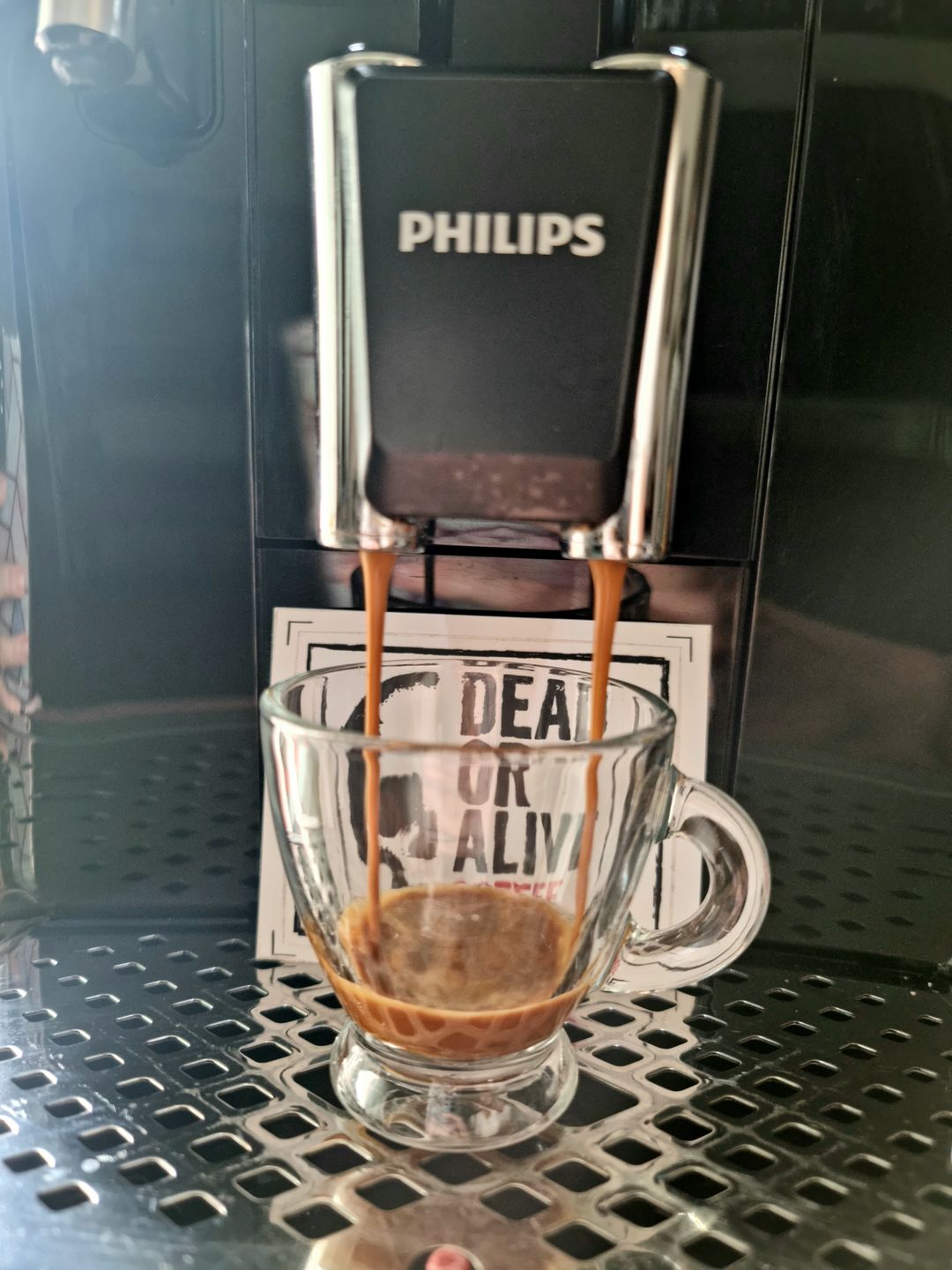 Customer photo review of DEAD OR ALIVE COFFEE No3 – 100% Robusta. Stark. Vollmundig. Espresso.