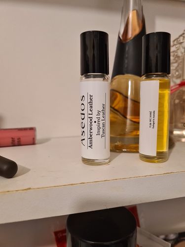 Customer photo review of AMBERWOOD LEATHER PERFUME OIL