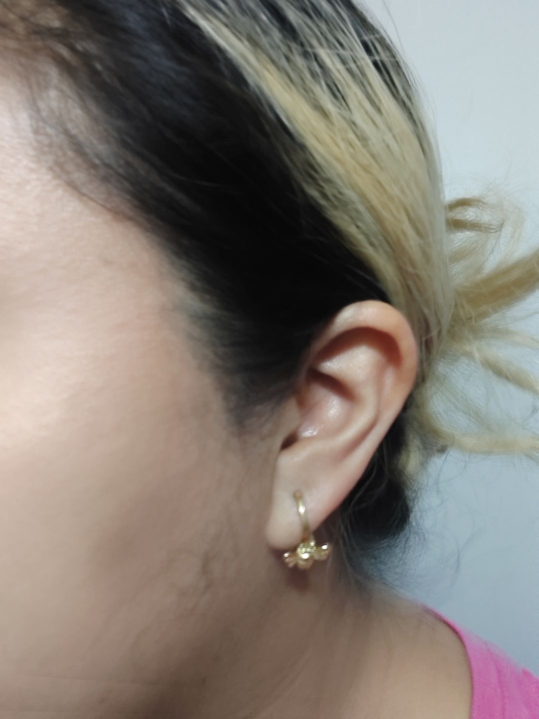 Customer photo review of Aretes Beecuff