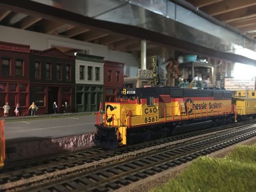 Customer photo review of Walthers 910-20363 EMD SD50 - ESU(R) Sound and DCC -- Chessie System - Chesapeake & Ohio #8561, HO