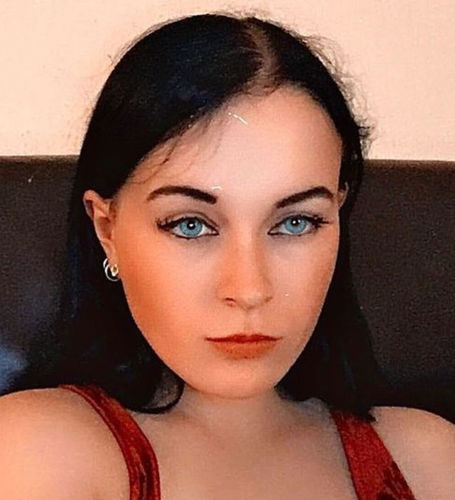 Customer photo review of Vika Tricolor Blue Colored Contact Lenses