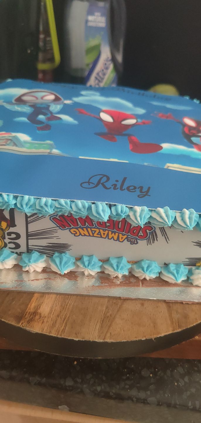Customer photo review of Superhero Marvel Avengers - Edible Icing Cake Wrap