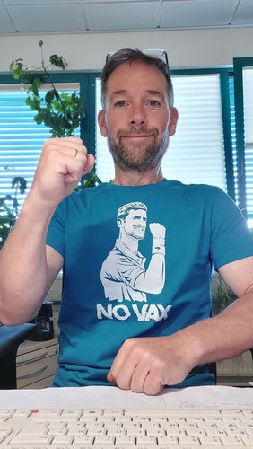 Customer photo review of PREMIUM SHIRT BUBEN • NOVAK / NO VAX