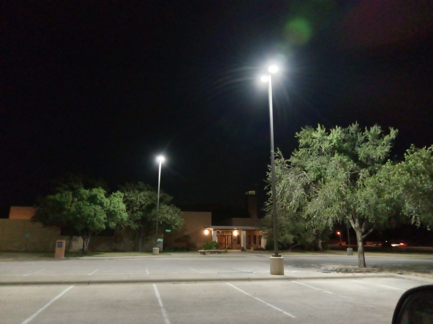 Customer photo review of 200W LED Pole Light, 5700K, 28000LM, Universal Mount, Bronze, AC120-277V, Waterproof IP65, Parking Lot Lights, Security Lights, Outdoor Commercial Area Road Lighting
