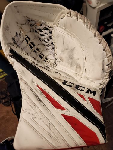 Customer photo review of CCM Extreme Flex E4.9 Senior Goalie Catcher