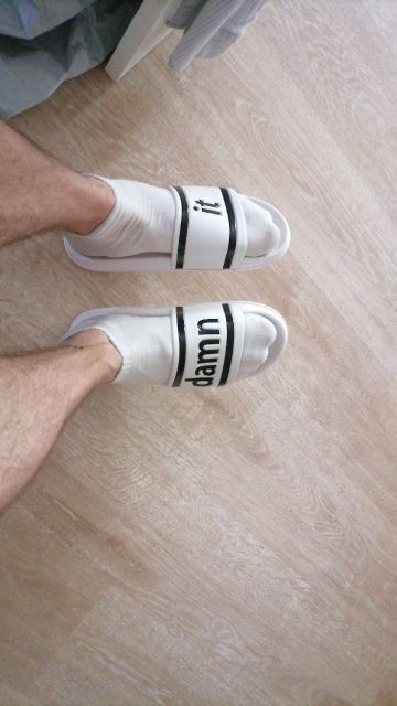 Customer photo review of Claquettes Streetwear F*ck Off