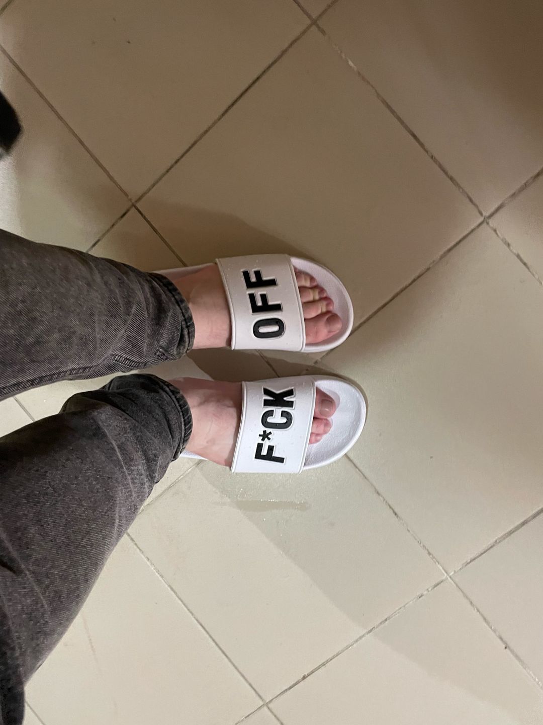 Customer photo review of Claquettes Streetwear F*ck Off