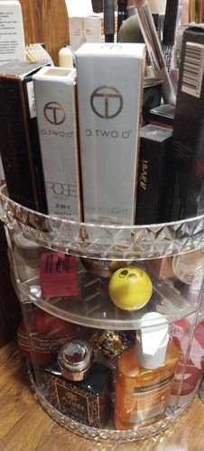 Customer photo review of O.TWO.O ROSE GOLD LIQUID HIGHLIGHTER