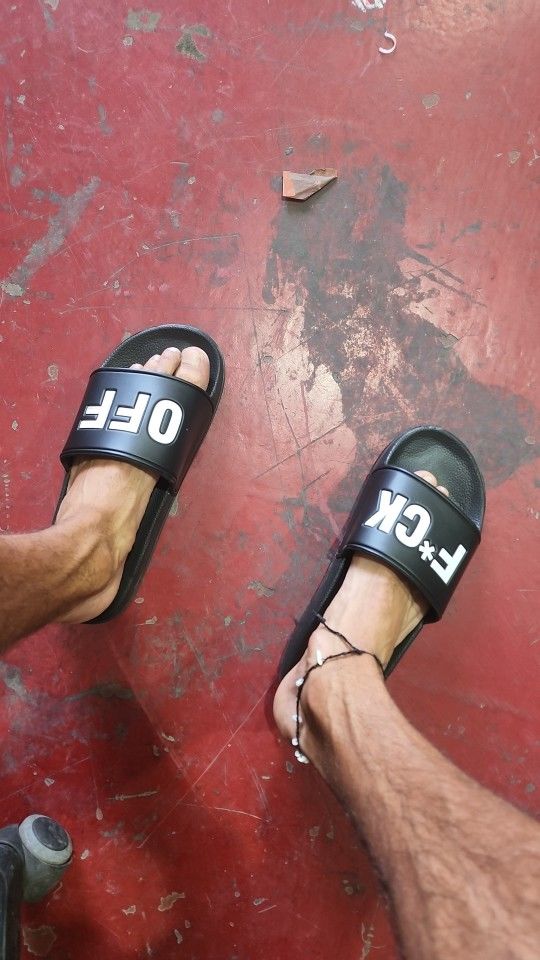 Customer photo review of Claquettes Streetwear F*ck Off