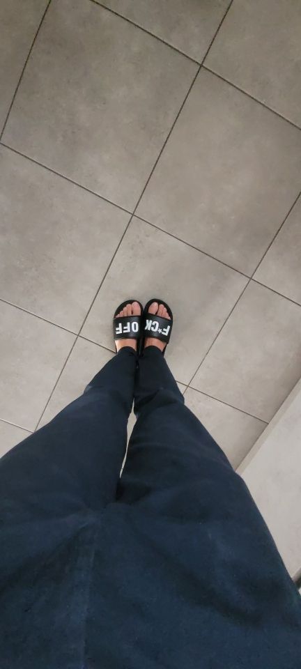 Customer photo review of Claquettes Streetwear F*ck Off