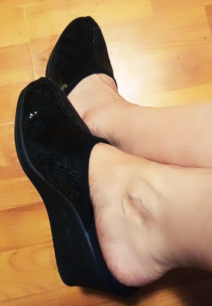 Customer photo review of Zueco brillante de cuña alta Salemera
