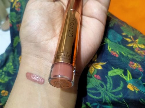 Customer photo review of O.TWO.O VELVET MATTE LIP LACQUER