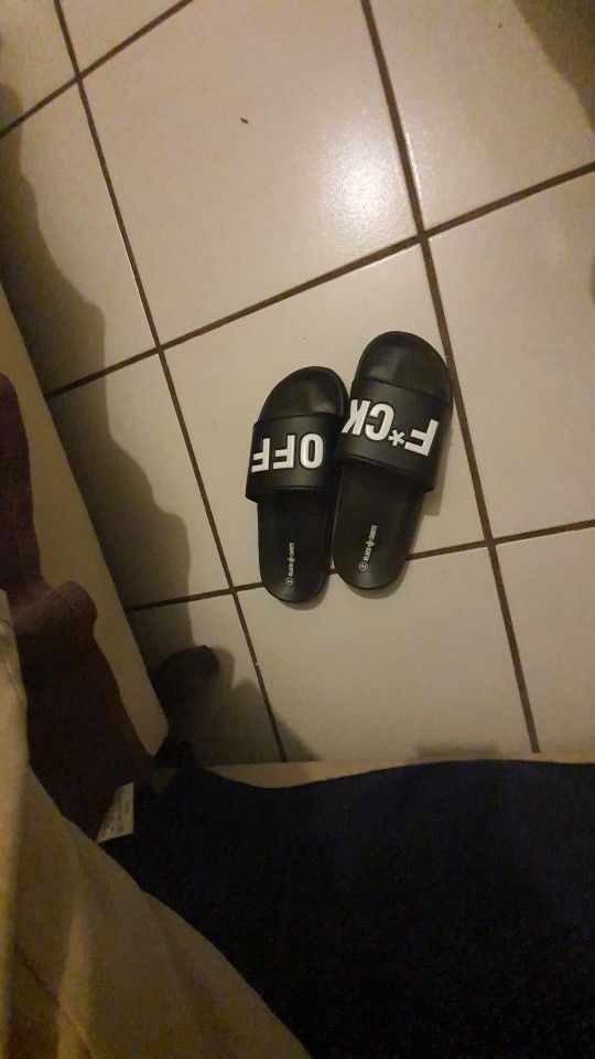 Customer photo review of Claquettes Streetwear F*ck Off