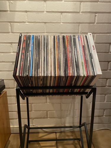 Customer photo review of Porta Vinilo Dos Niveles | LUXE METAL BLACK