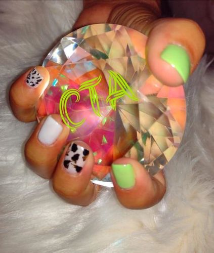 Customer photo review of Hoja de Cobre Fantasy Nails