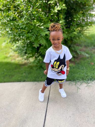 Customer photo review of Cash Chenille Crew Neck T-Shirts and RAW Wing Chenille Mesh Shorts Set