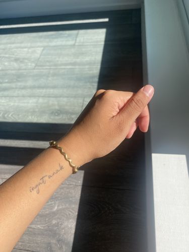 Customer photo review of Lwok Wave Brass Bangle