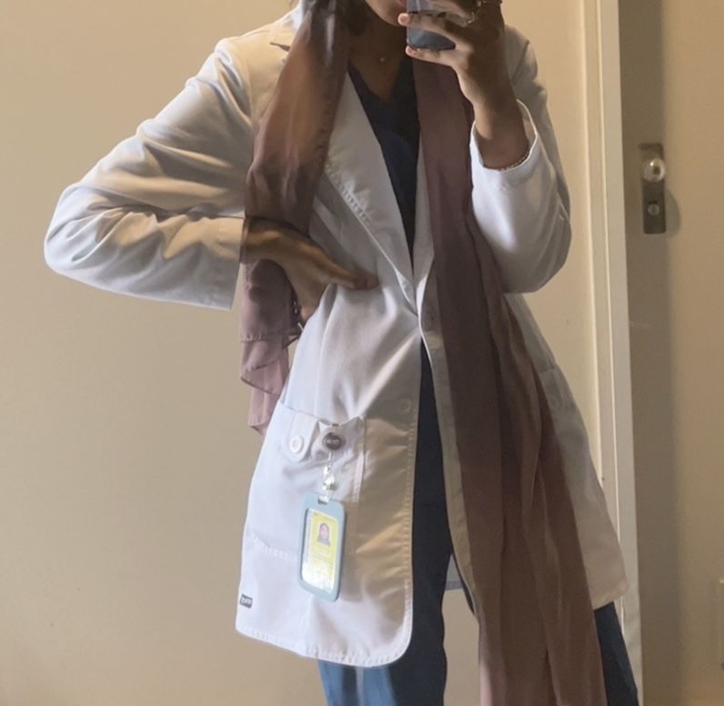 Customer photo review of لابكوت هانا جريز اناتومي ~ Hannah Lab Coat Grey's Anatomy