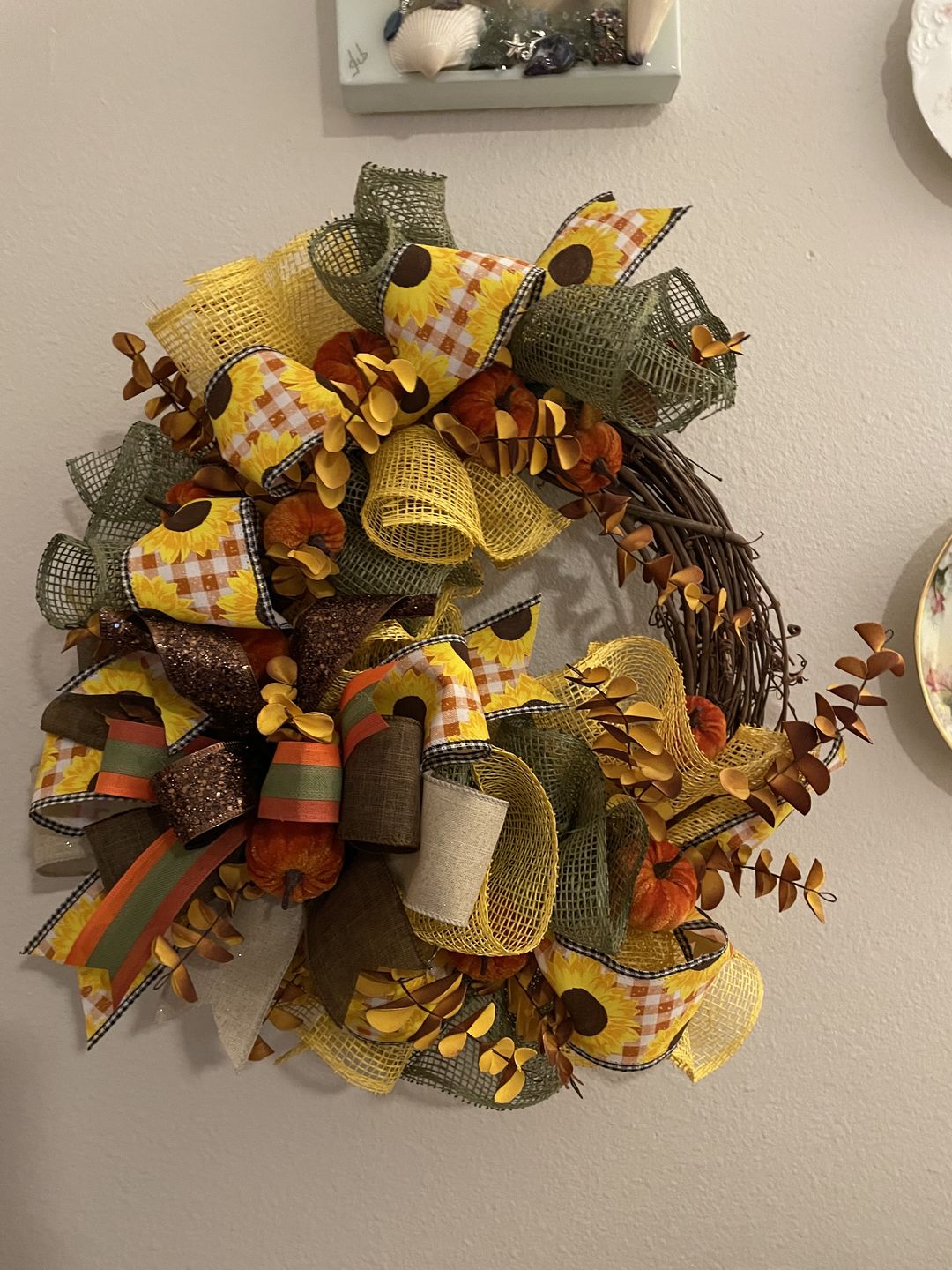 Customer photo review of 14" Round Grapevine Wreath - DECOE-034
