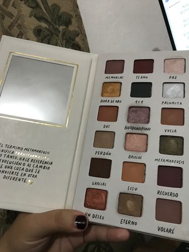 Customer photo review of YUYA Set de sombras 18 colores - "METAMORFOSIS"