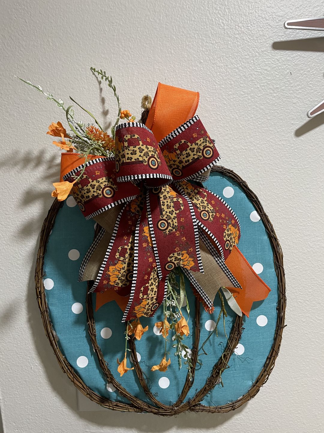 Customer photo review of 22.5"Hx16.5"L Vine/Fabric Pumpkin Lt Teal/Wht/Brn/Natural KG305636