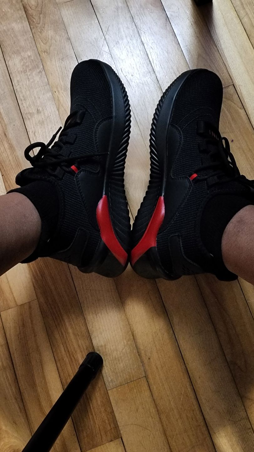Customer photo review of Kivini Black Red