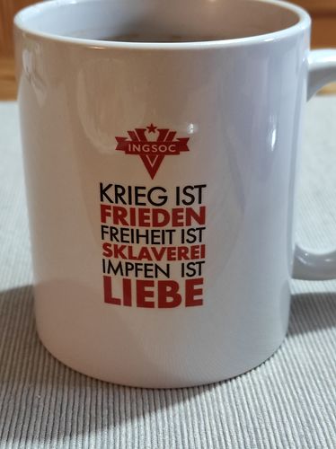 Customer photo review of TASSE • 1984: IMPFEN IST LIEBE
