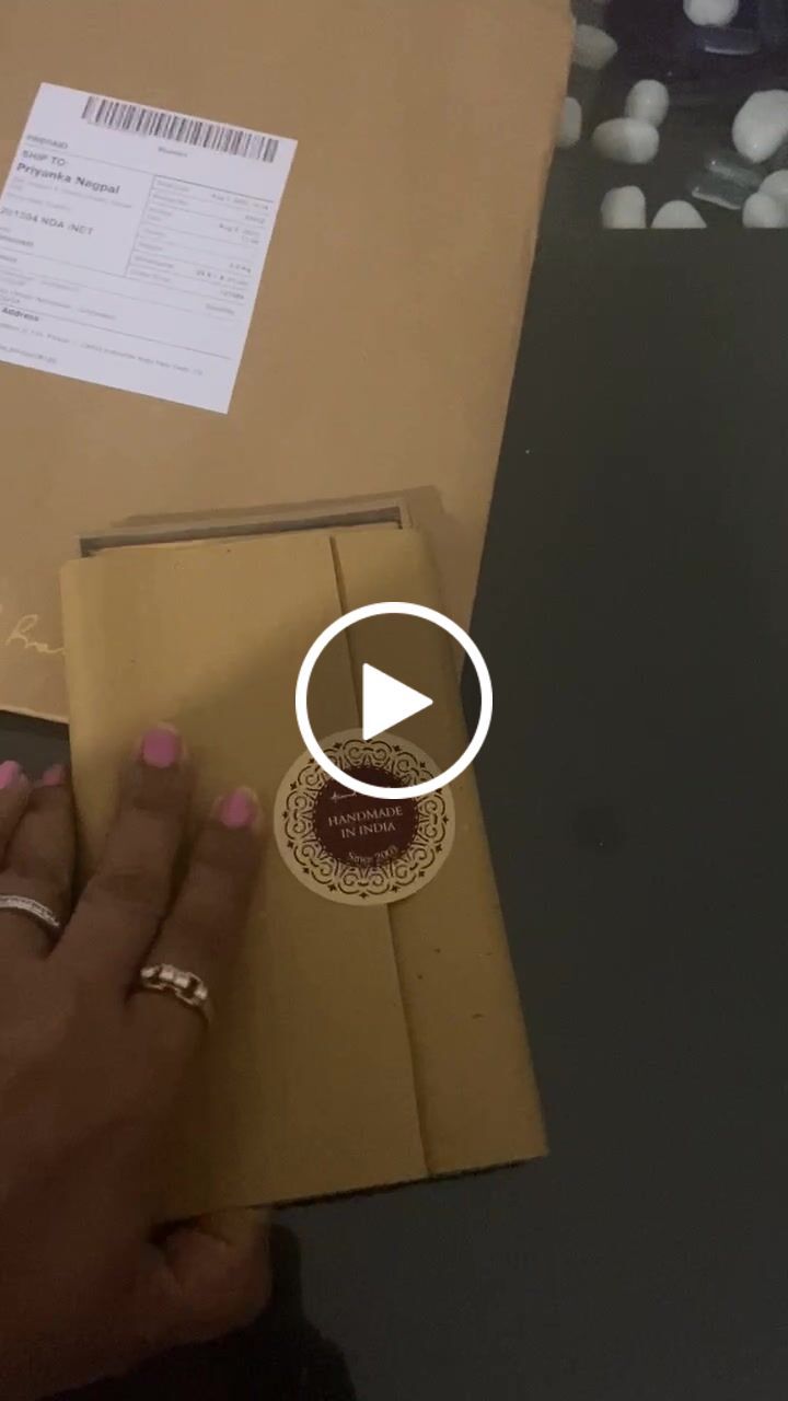 Customer video review of Keychain Ornate Aeroplane - Goldplated