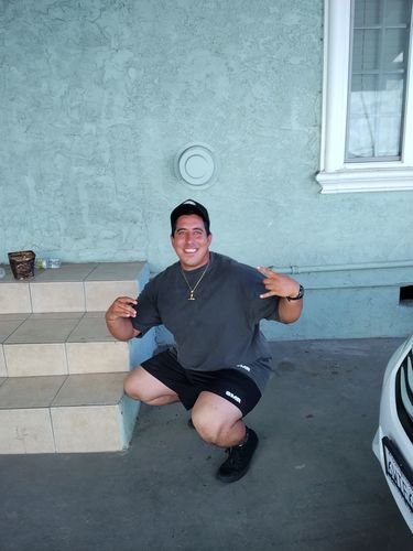 Customer photo review of The Essential Tee - Vintage Gray